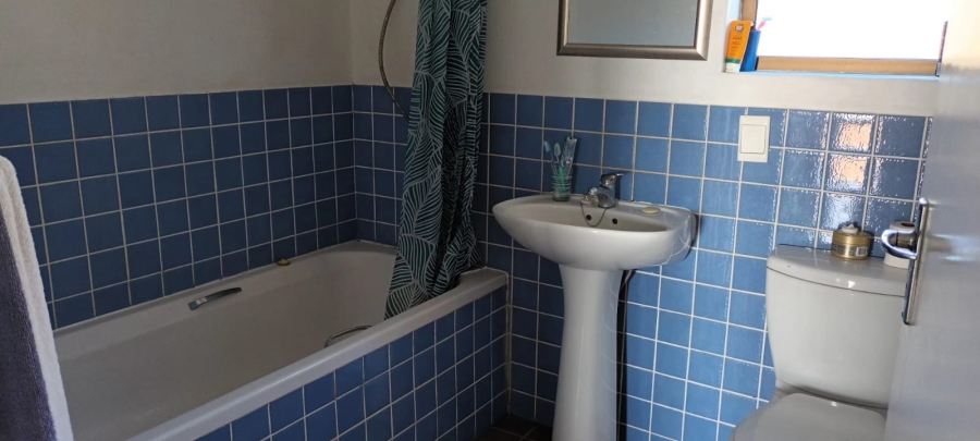 To Let 1 Bedroom Property for Rent in Wavecrest Eastern Cape